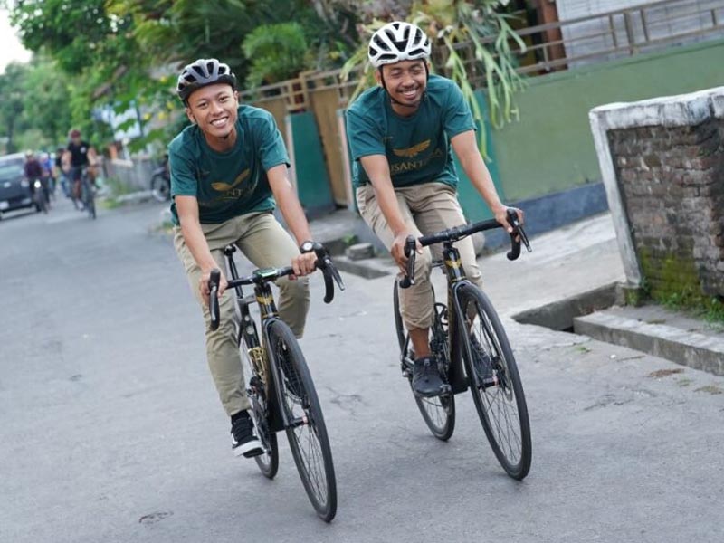 Road bike riding style Road bike riding style