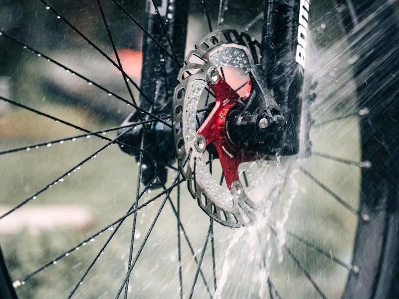 Cleaning an electric bike’s brake Cleaning an electric bike’s brake