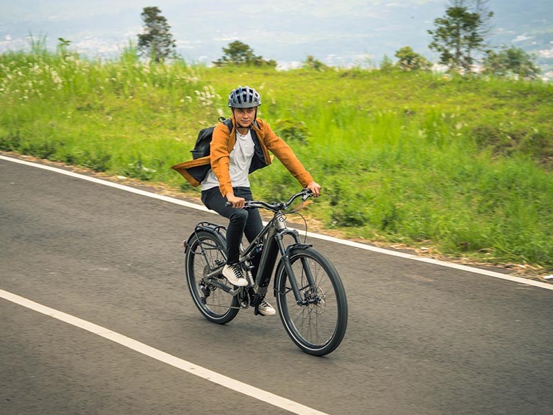 Riding with an electric bicycle Riding with an electric bicycle