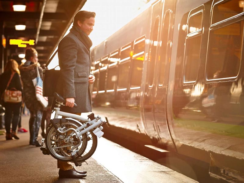 Taking a folding bike inside the MRT Taking a folding bike inside the MRT