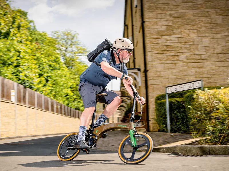 Riding a folding bike with full apparel Riding a folding bike with full apparel