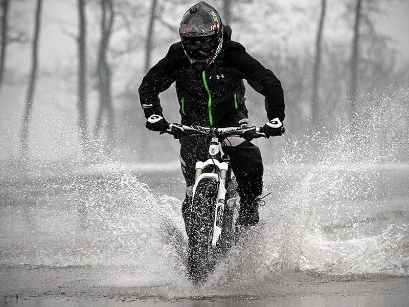 Mountain biking in the rain Mountain biking in the rain
